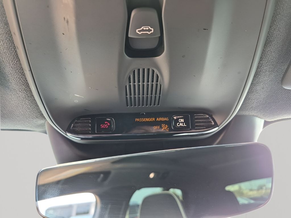 2022 Volvo XC40 R-Design