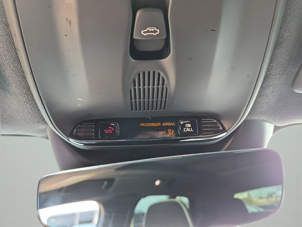 2022 Volvo XC40 R-Design