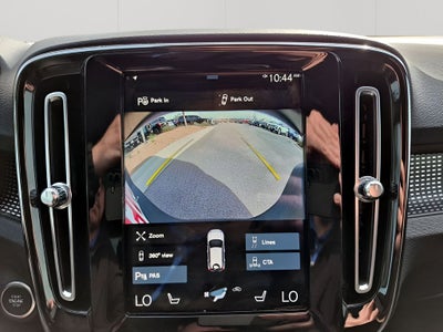 2022 Volvo XC40 R-Design