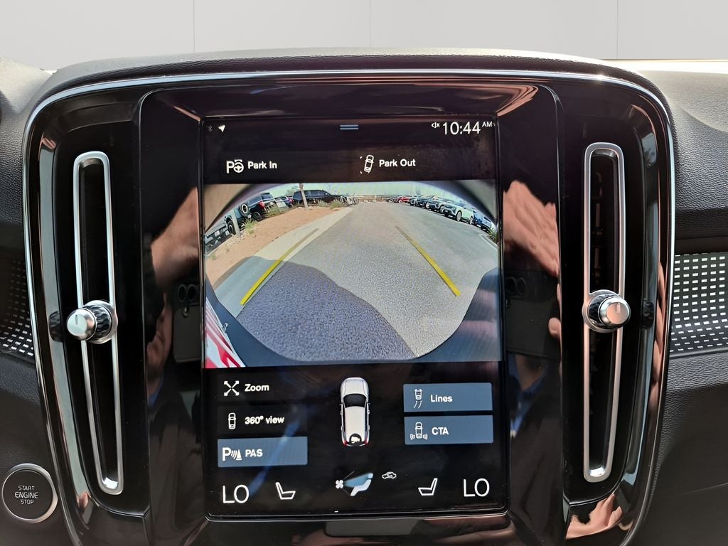 2022 Volvo XC40 R-Design