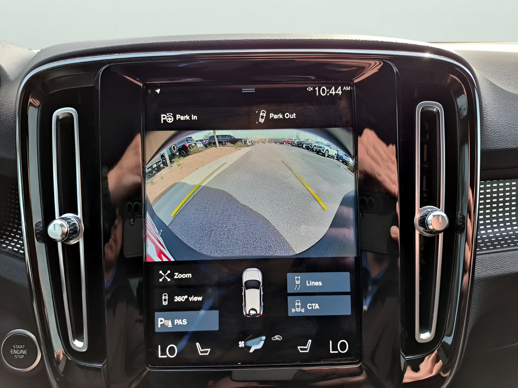 2022 Volvo XC40 R-Design