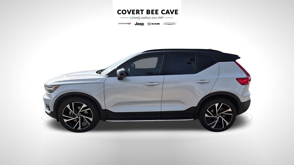 2022 Volvo XC40 R-Design