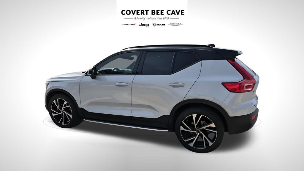2022 Volvo XC40 R-Design
