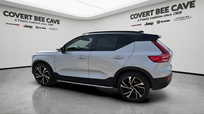 2022 Volvo XC40 R-Design