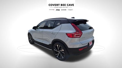 2022 Volvo XC40 R-Design
