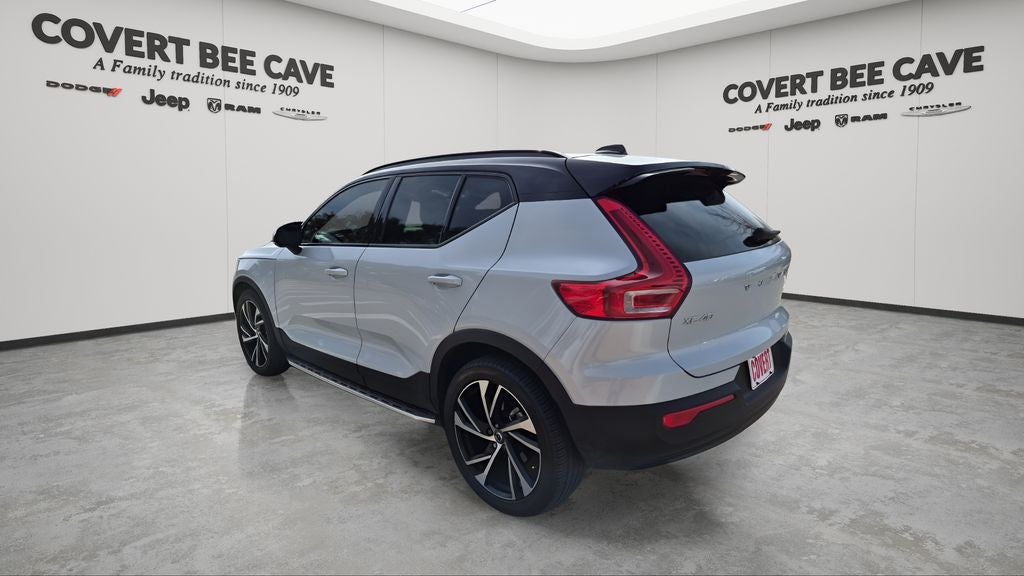 2022 Volvo XC40 R-Design