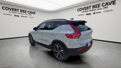 2022 Volvo XC40 R-Design