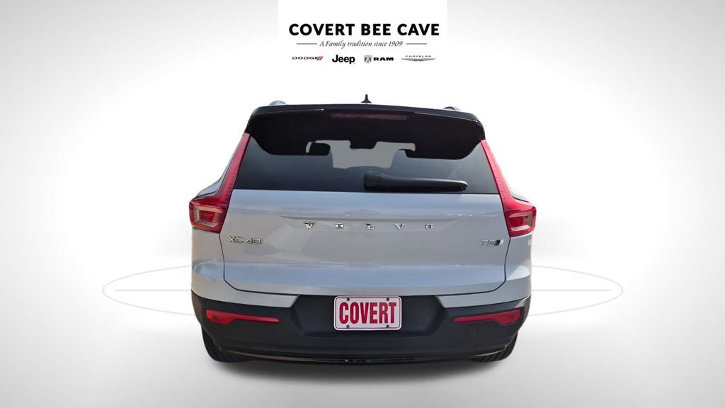 2022 Volvo XC40 R-Design