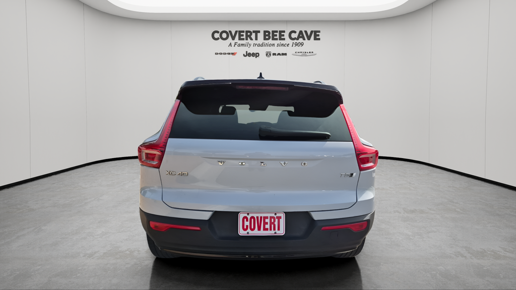 2022 Volvo XC40 R-Design