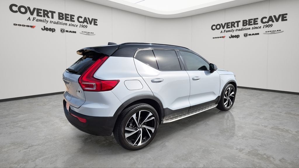 2022 Volvo XC40 R-Design
