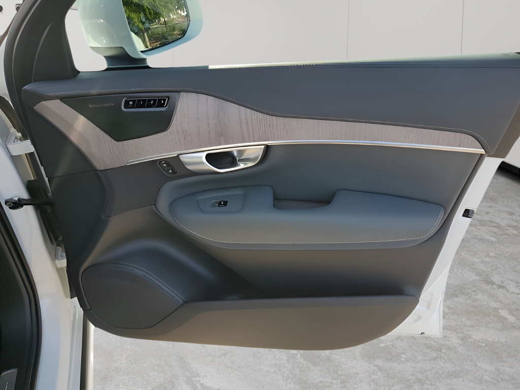 2024 Volvo XC90 Recharge Plug-In Hybrid Ultimate