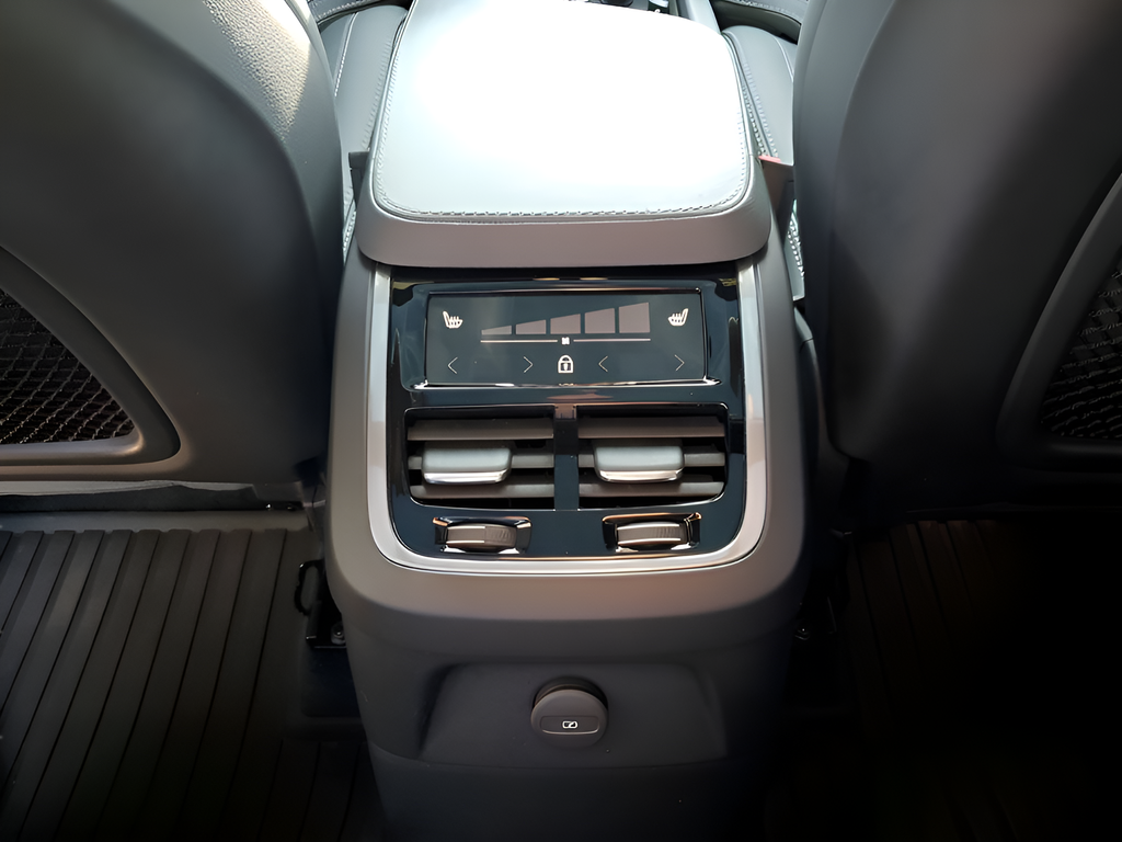 2024 Volvo XC90 Recharge Plug-In Hybrid Ultimate