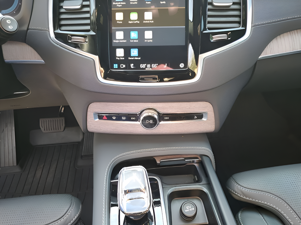 2024 Volvo XC90 Recharge Plug-In Hybrid Ultimate