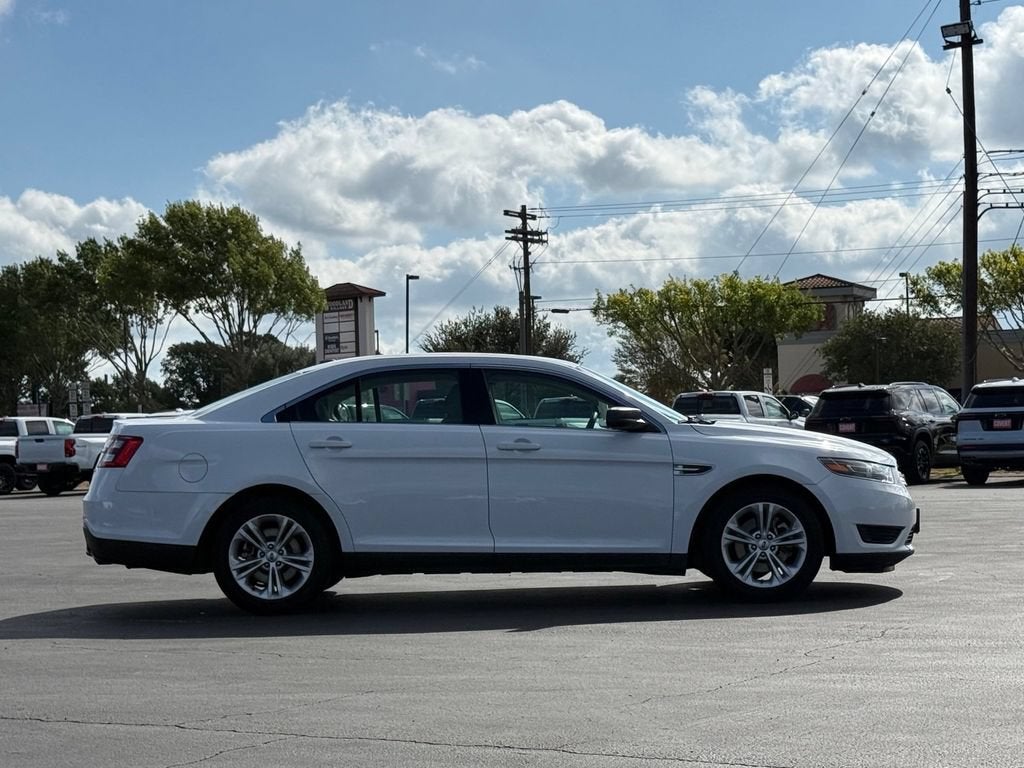 2016 Ford Taurus SE