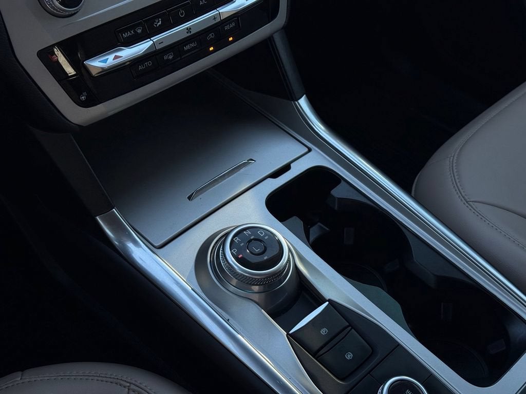 2024 Ford Explorer XLT - Photo 16