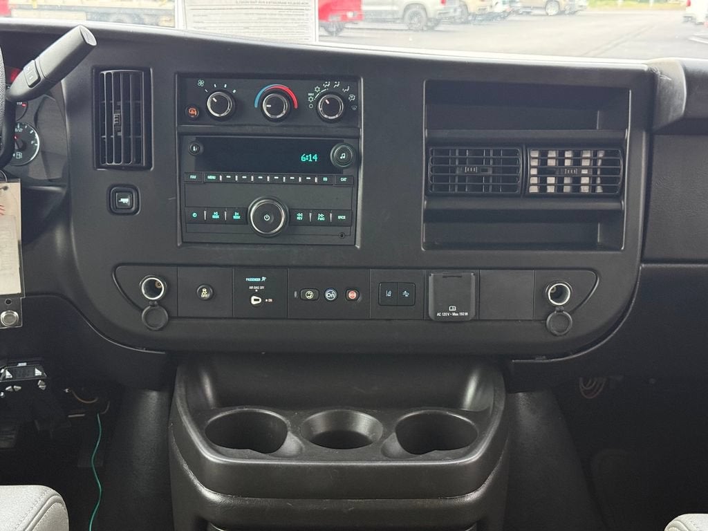 2024 Chevrolet Express Passenger 3500 1LT