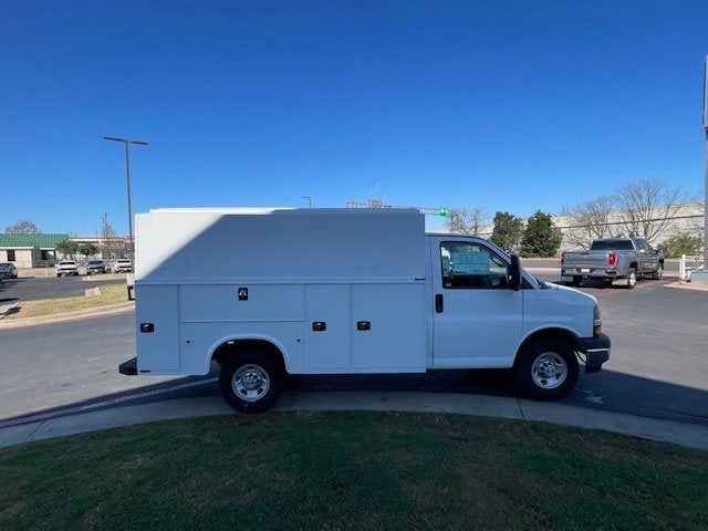 2025 Chevrolet Express Cutaway 3500 1WT