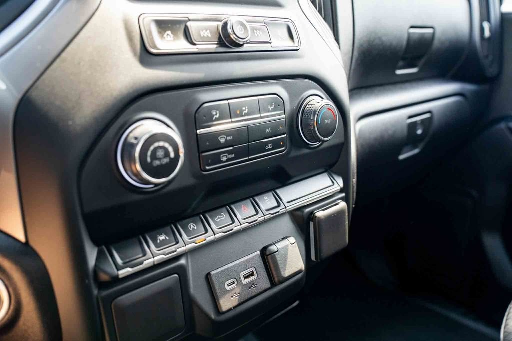 2024 Chevrolet Silverado 1500 Custom - Photo 19
