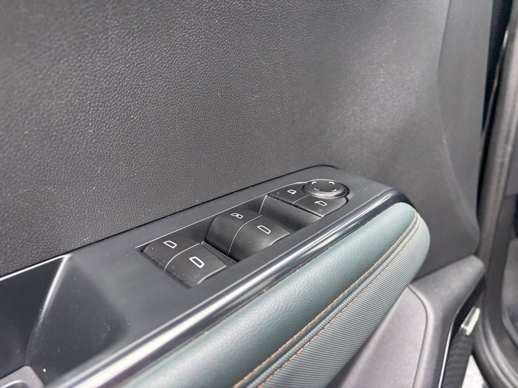 2025 GMC Acadia AT4