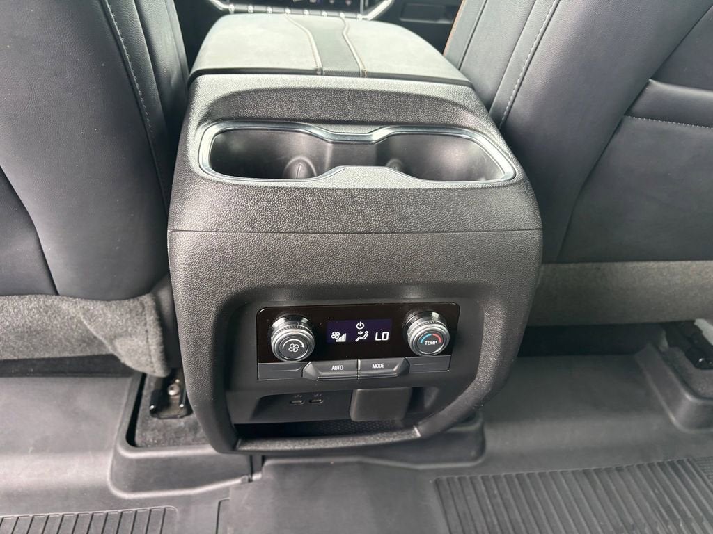 2025 GMC Acadia AT4