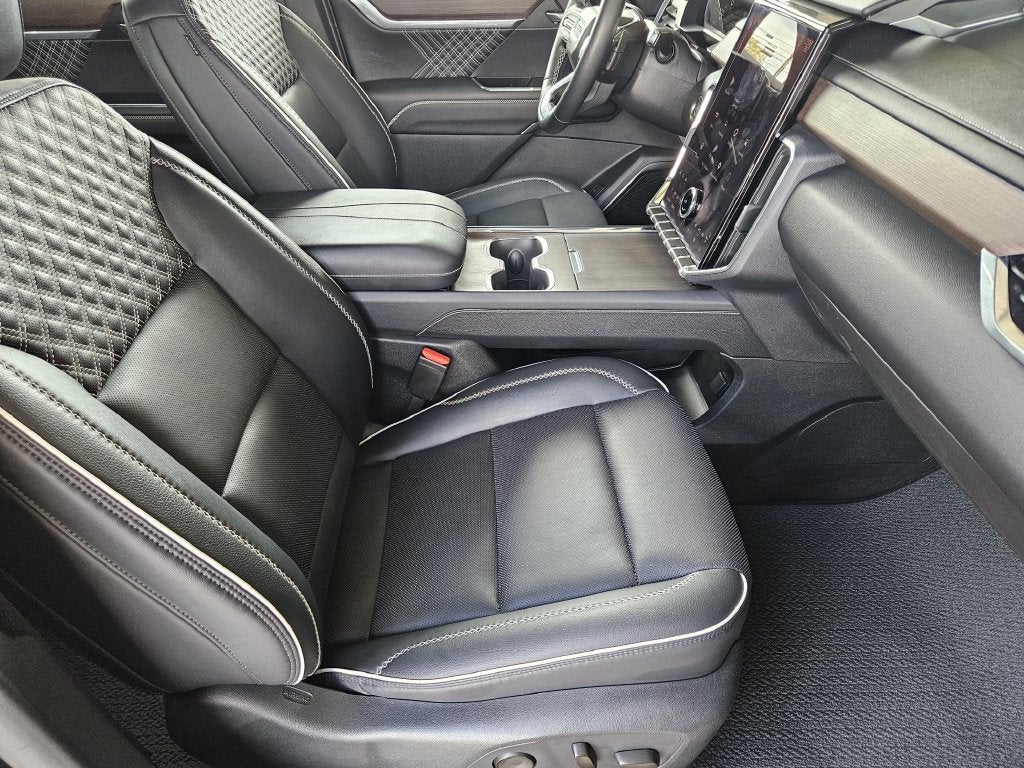2024 GMC Acadia Denali - Photo 12