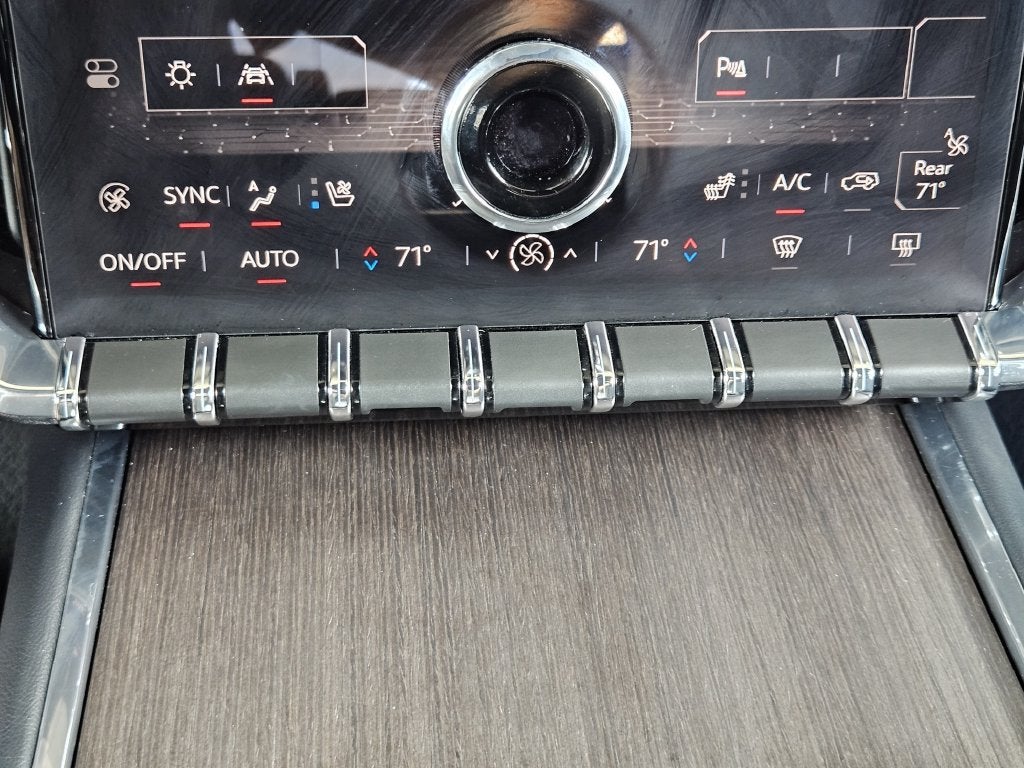 2024 GMC Acadia Denali - Photo 17