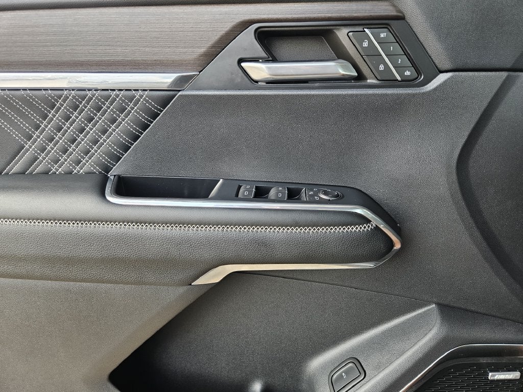 2024 GMC Acadia Denali - Photo 21