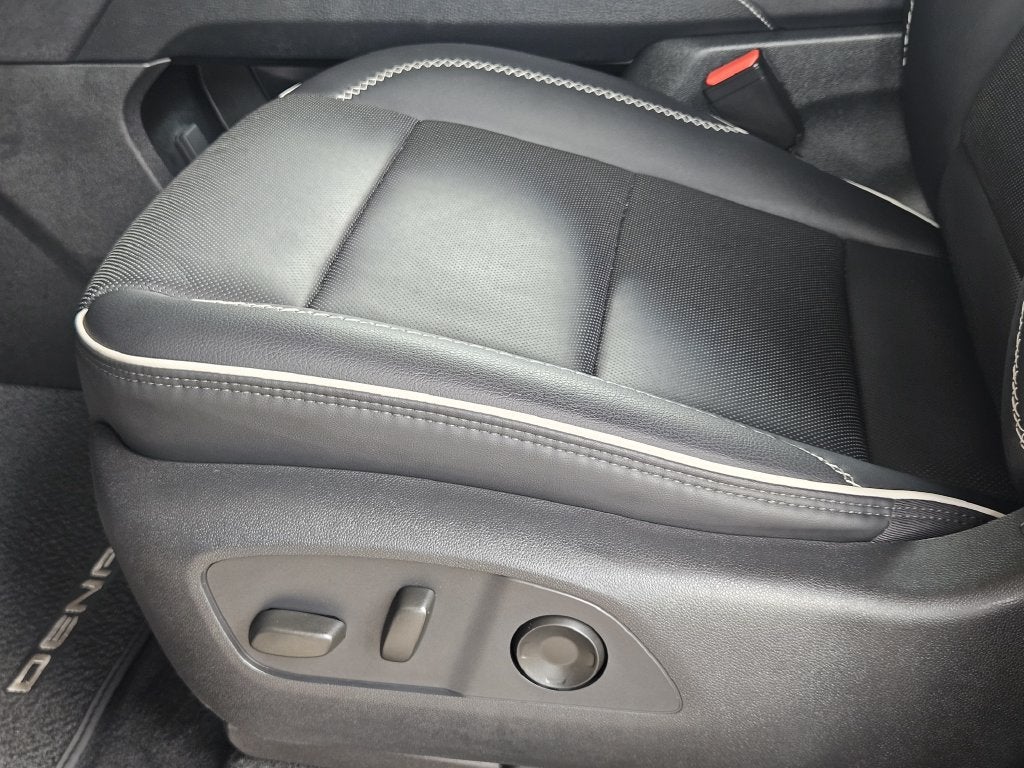 2024 GMC Acadia Denali - Photo 22