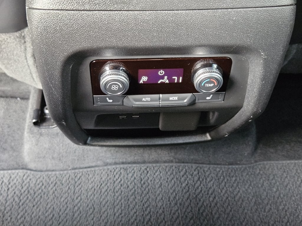 2024 GMC Acadia Denali - Photo 29