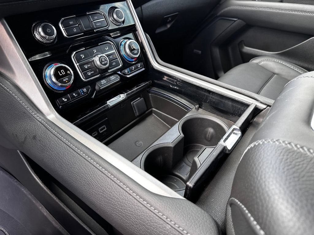 2024 GMC Yukon Denali - Photo 23