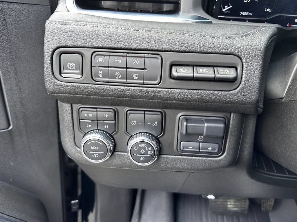 2024 GMC Yukon Denali - Photo 28