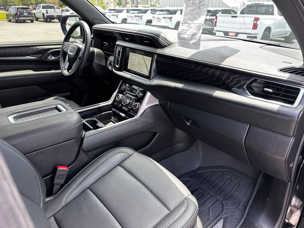 2024 GMC Yukon Denali - Photo 32