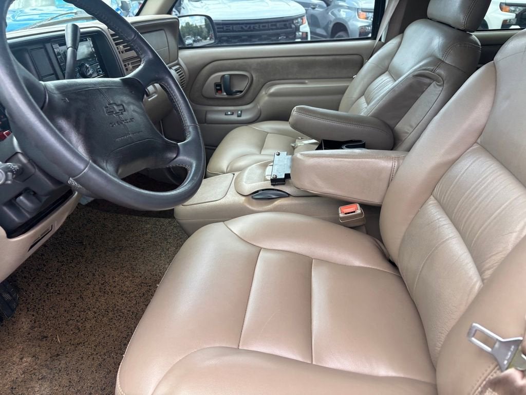 1997 Chevrolet Suburban 4DR 4WD 2500