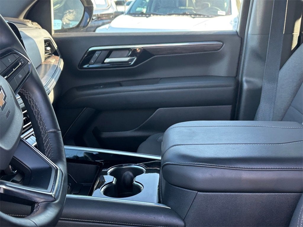 2025 Chevrolet Suburban LS