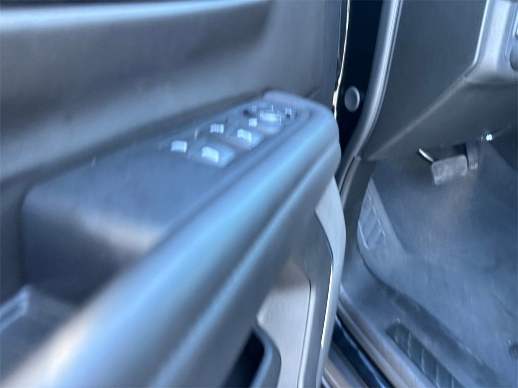 2025 Chevrolet Suburban LS