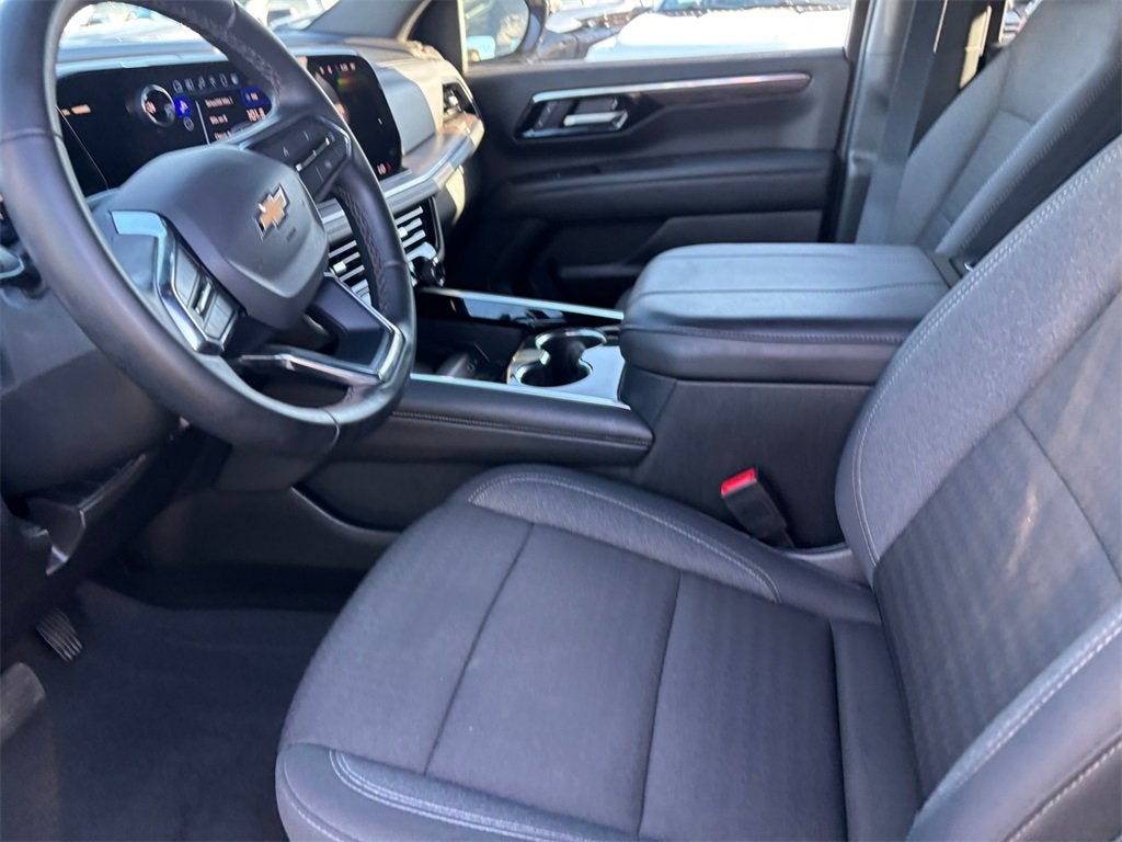 2025 Chevrolet Suburban LS