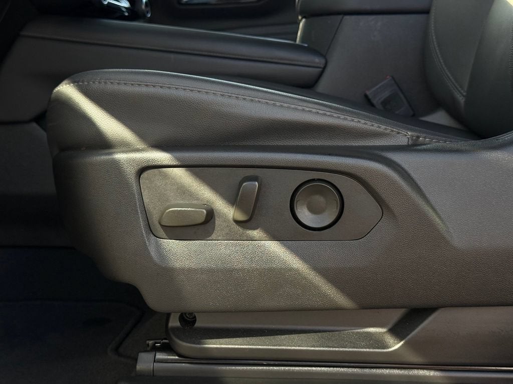 2025 Chevrolet Tahoe LT - Photo 8