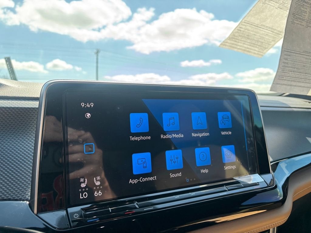 2024 Volkswagen Atlas Cross Sport 2.0T SEL R-Line