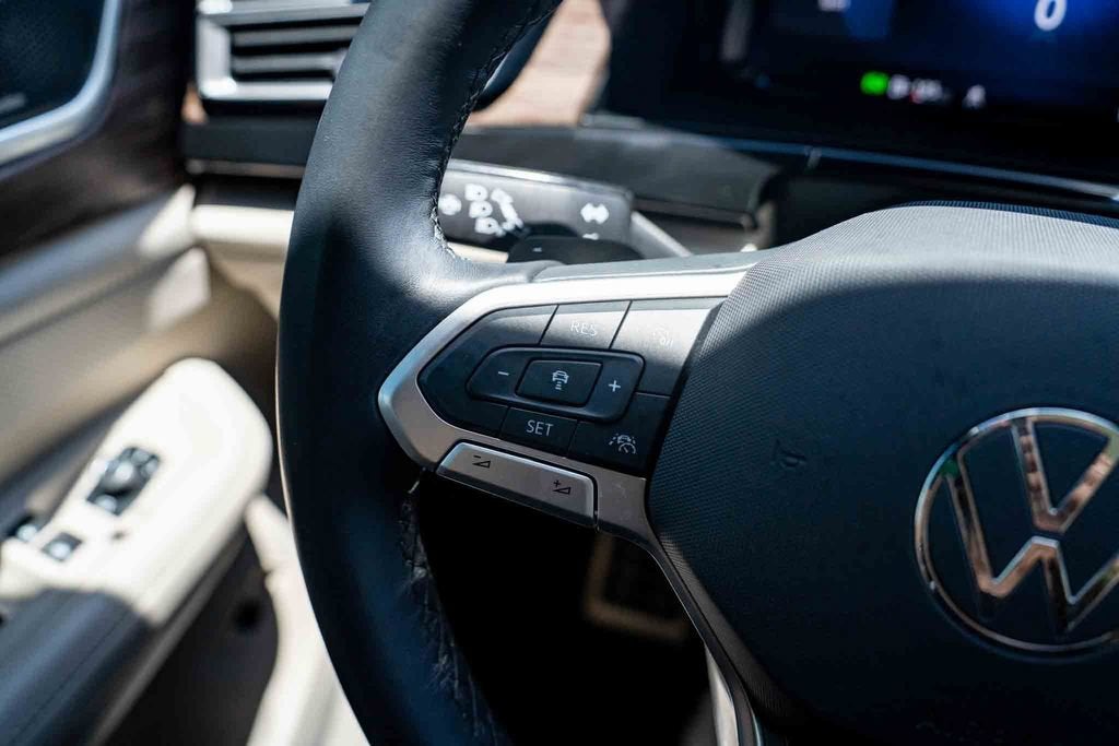 2025 Volkswagen Atlas 2.0T SEL Premium R-Line