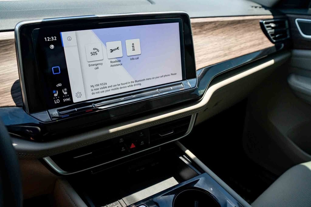 2025 Volkswagen Atlas 2.0T SEL Premium R-Line