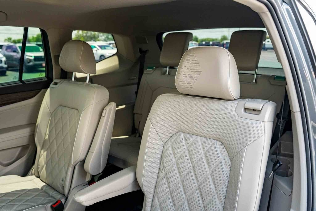 2025 Volkswagen Atlas 2.0T SEL Premium R-Line