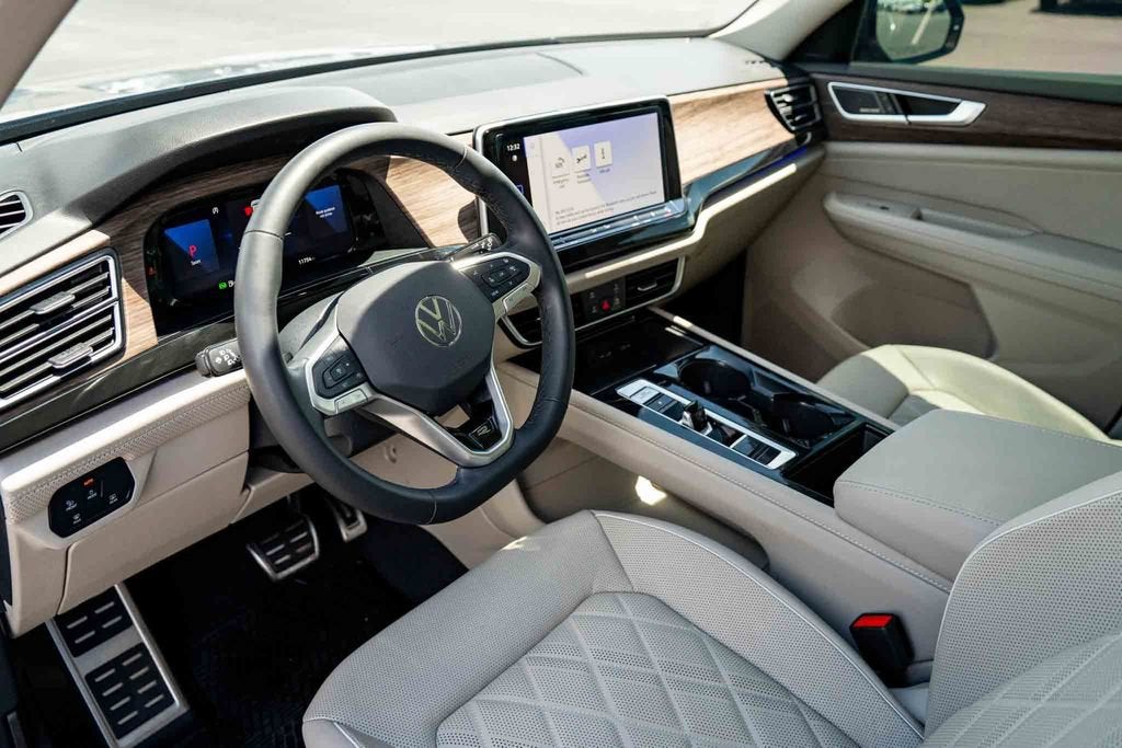 2025 Volkswagen Atlas 2.0T SEL Premium R-Line
