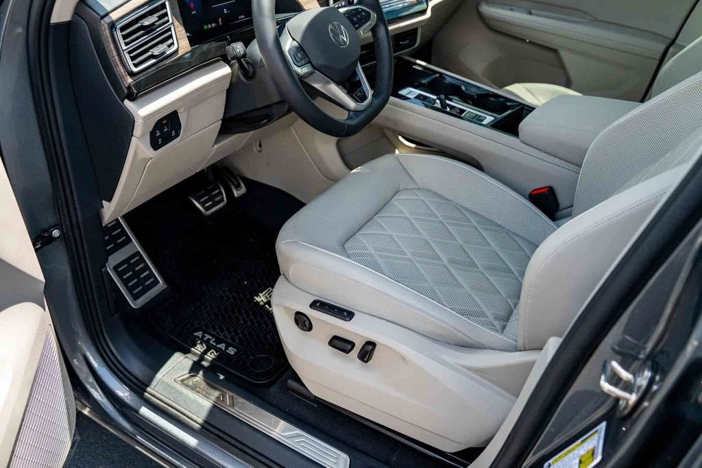 2025 Volkswagen Atlas 2.0T SEL Premium R-Line