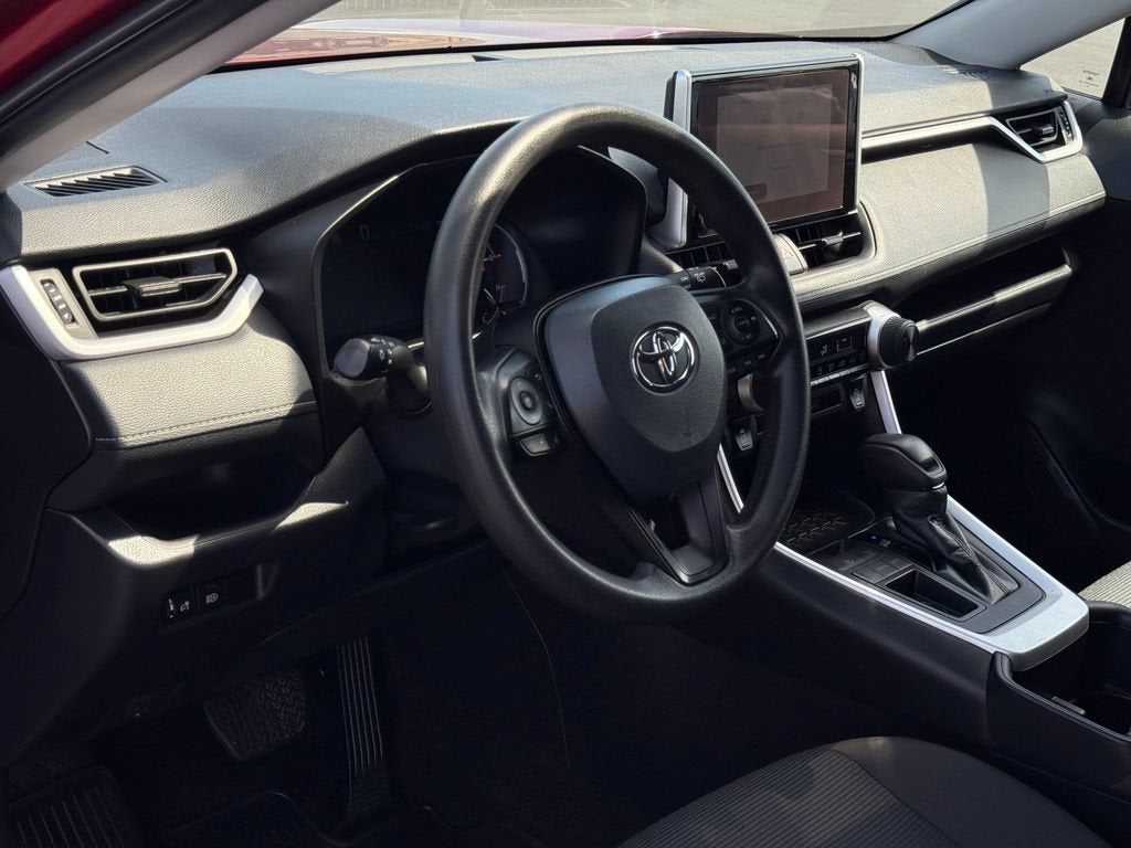2024 Toyota RAV4 LE - Photo 10