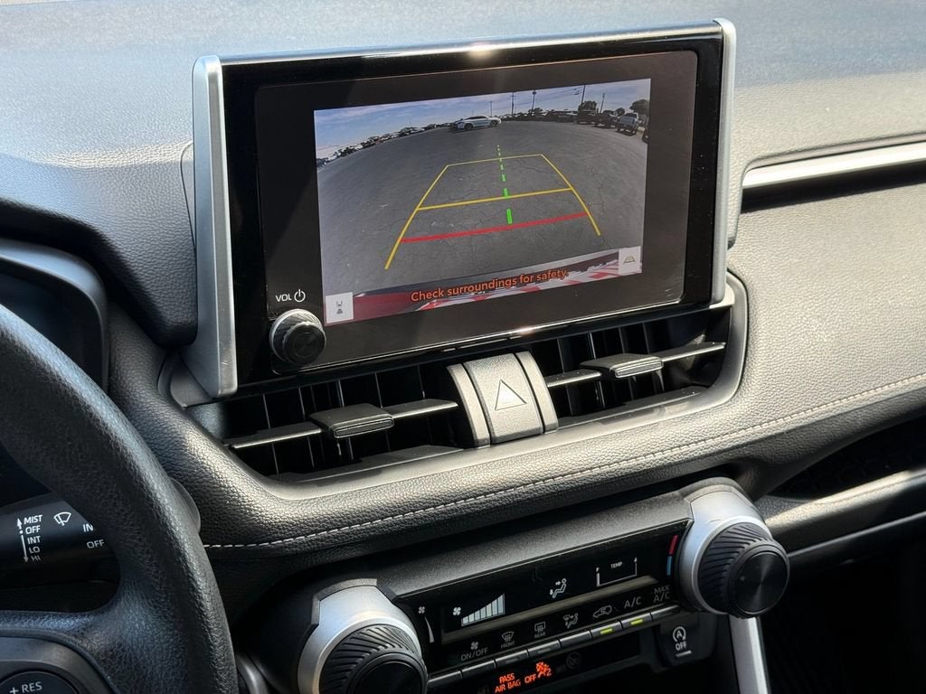 2024 Toyota RAV4 LE - Photo 15