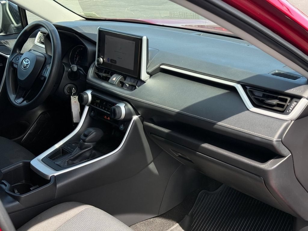 2024 Toyota RAV4 LE - Photo 24