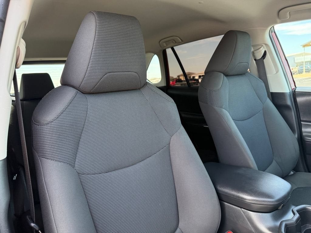 2024 Toyota RAV4 LE - Photo 26