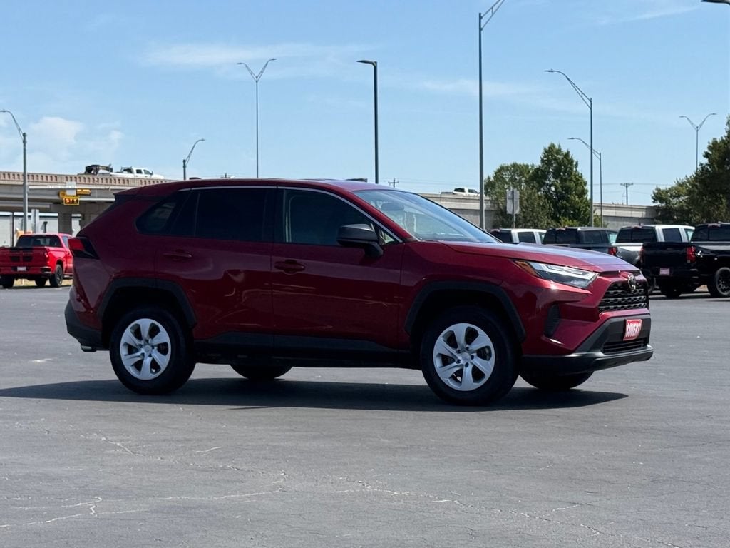 2024 Toyota RAV4 LE - Photo 6
