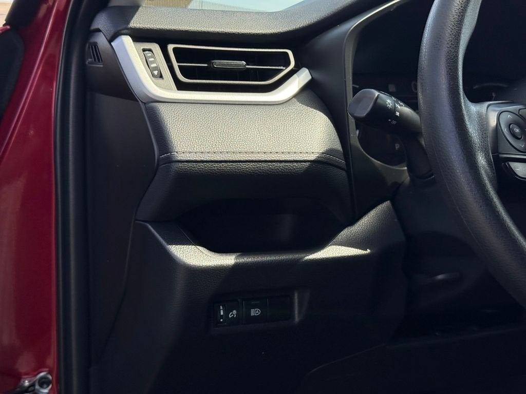 2024 Toyota RAV4 LE - Photo 7