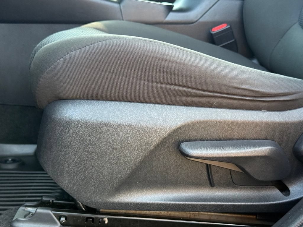 2024 Toyota RAV4 LE - Photo 8